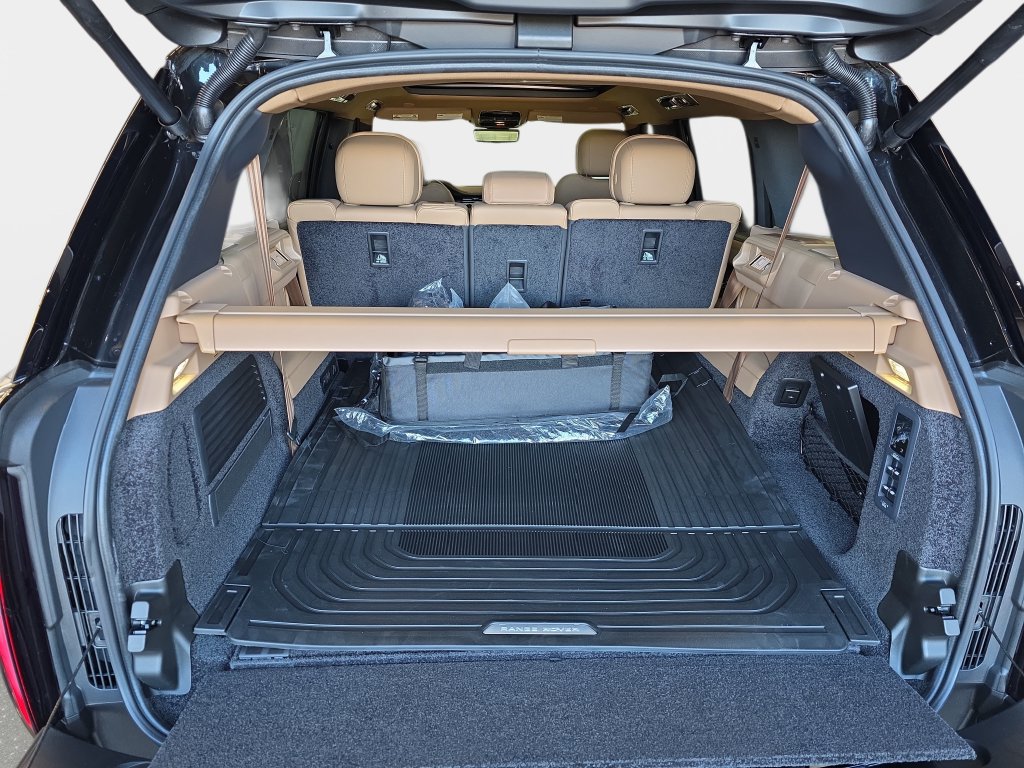 New 2026 Land Rover Range Rover Long Wheelbase SE AWD/4WD image 10