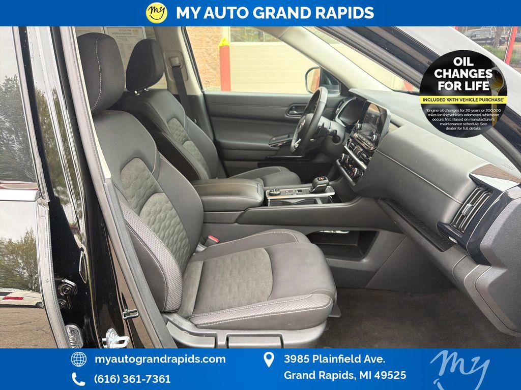 Used 2025 Nissan Pathfinder SV AWD/4WD image 24
