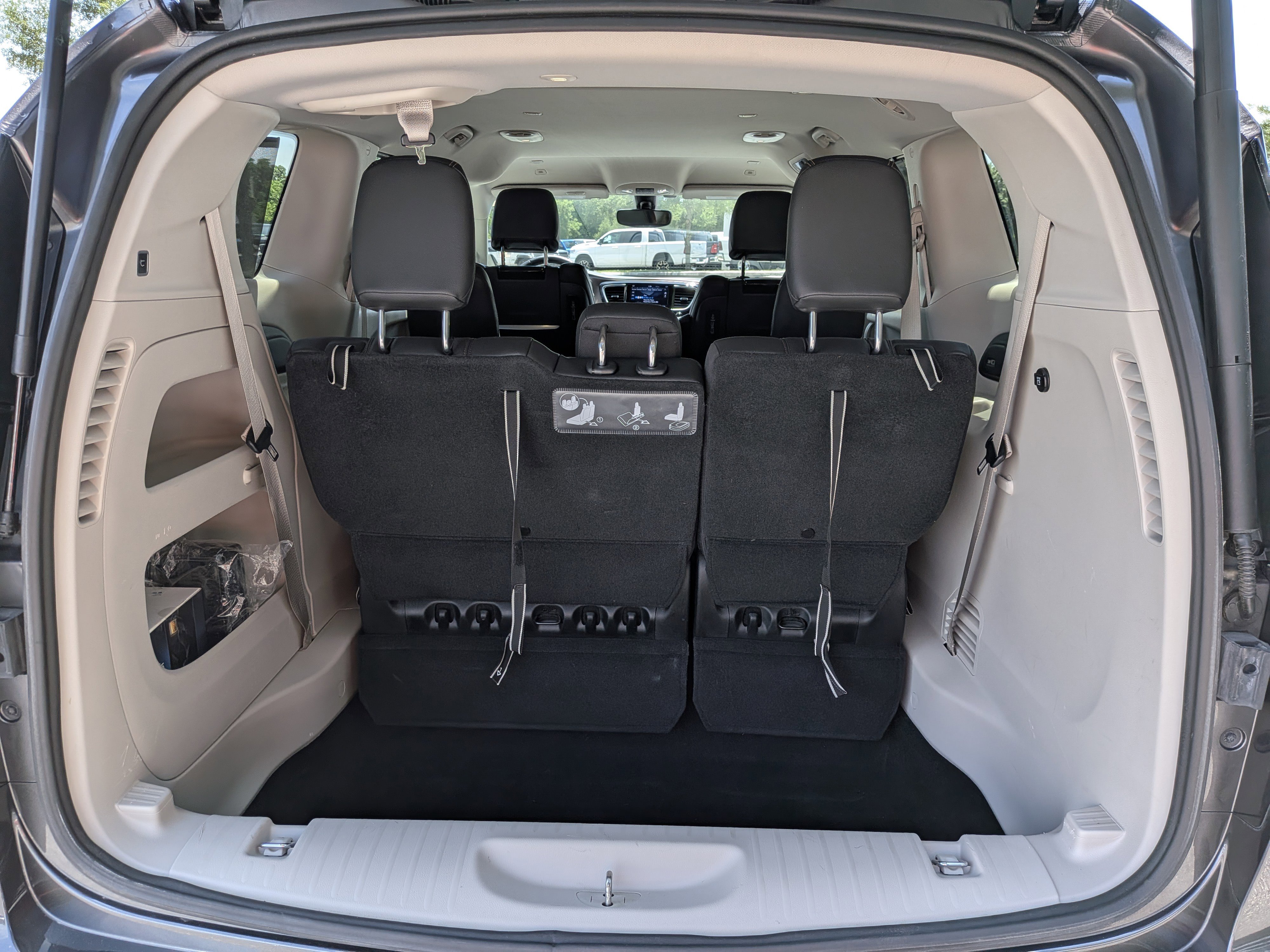 Used 2018 Chrysler Pacifica Touring-L Plus w/ Tire & Wheel Group FWD image 12