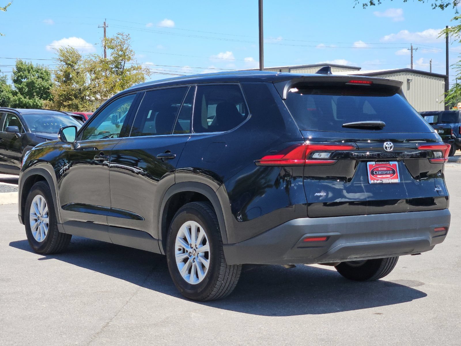 Used 2025 Toyota Grand Highlander AWD image 3