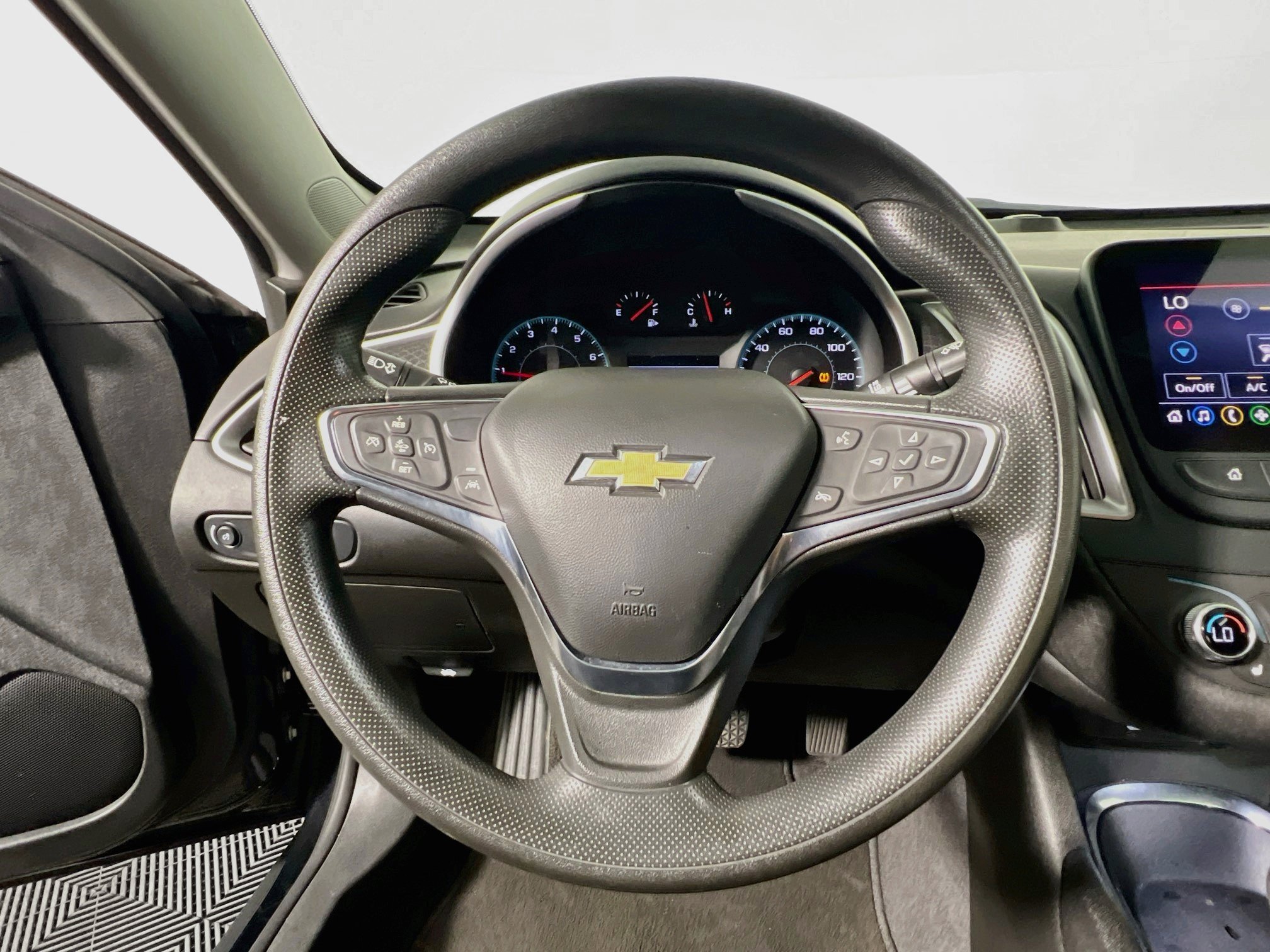 Used 2025 Chevrolet Malibu LT FWD image 17