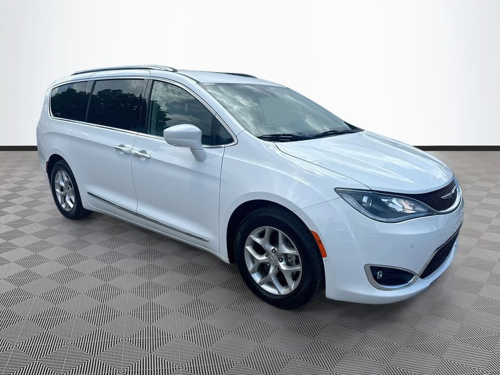 Used 2019 Chrysler Pacifica Touring-L Plus w/ Advanced Safetytec Group FWD image 4
