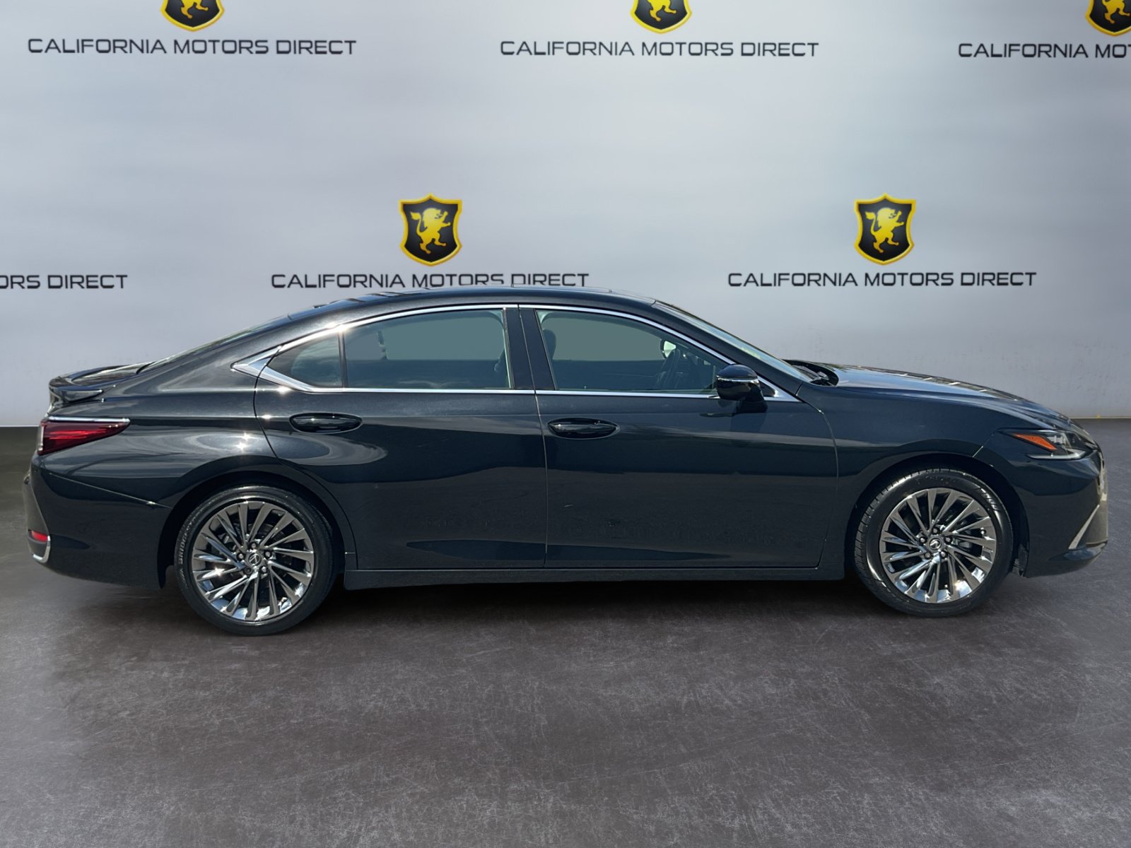 Used 2024 Lexus ES 300h w/ Accessory Package (Z2) FWD image 4