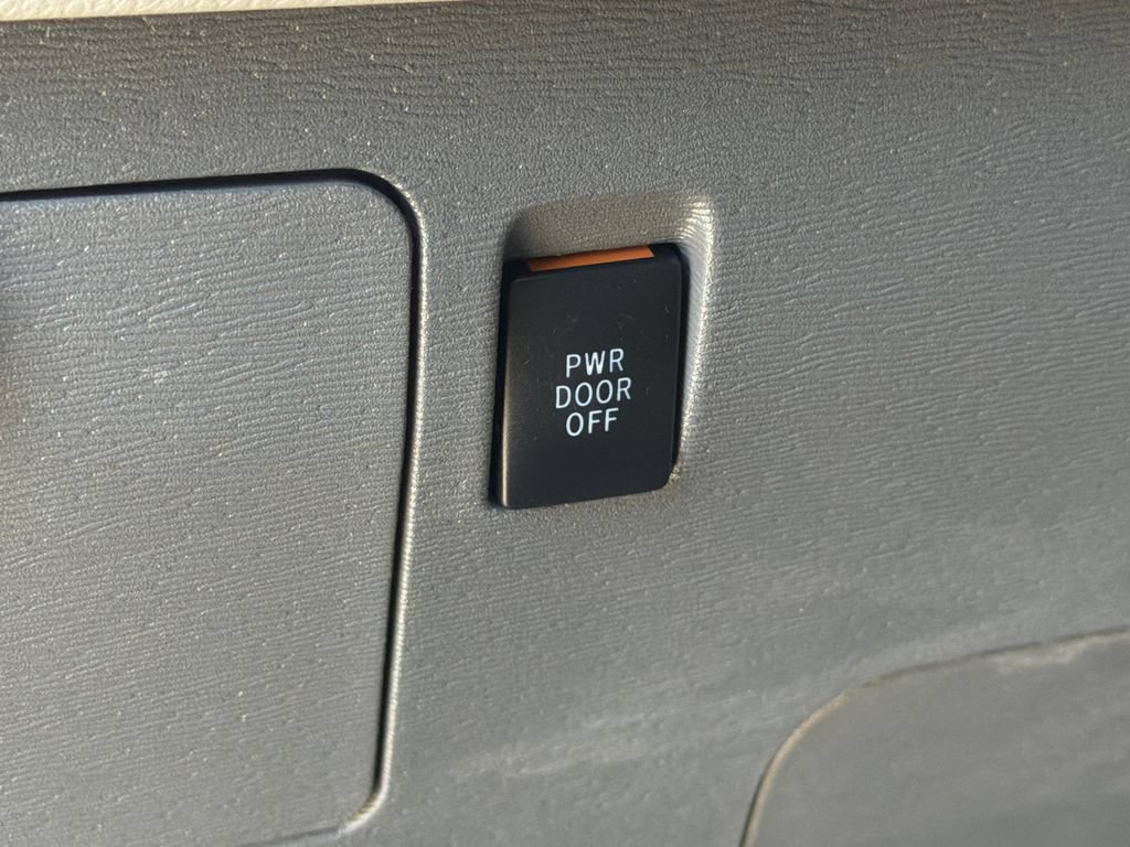 Used 2015 Toyota Sienna XLE Premium FWD image 21