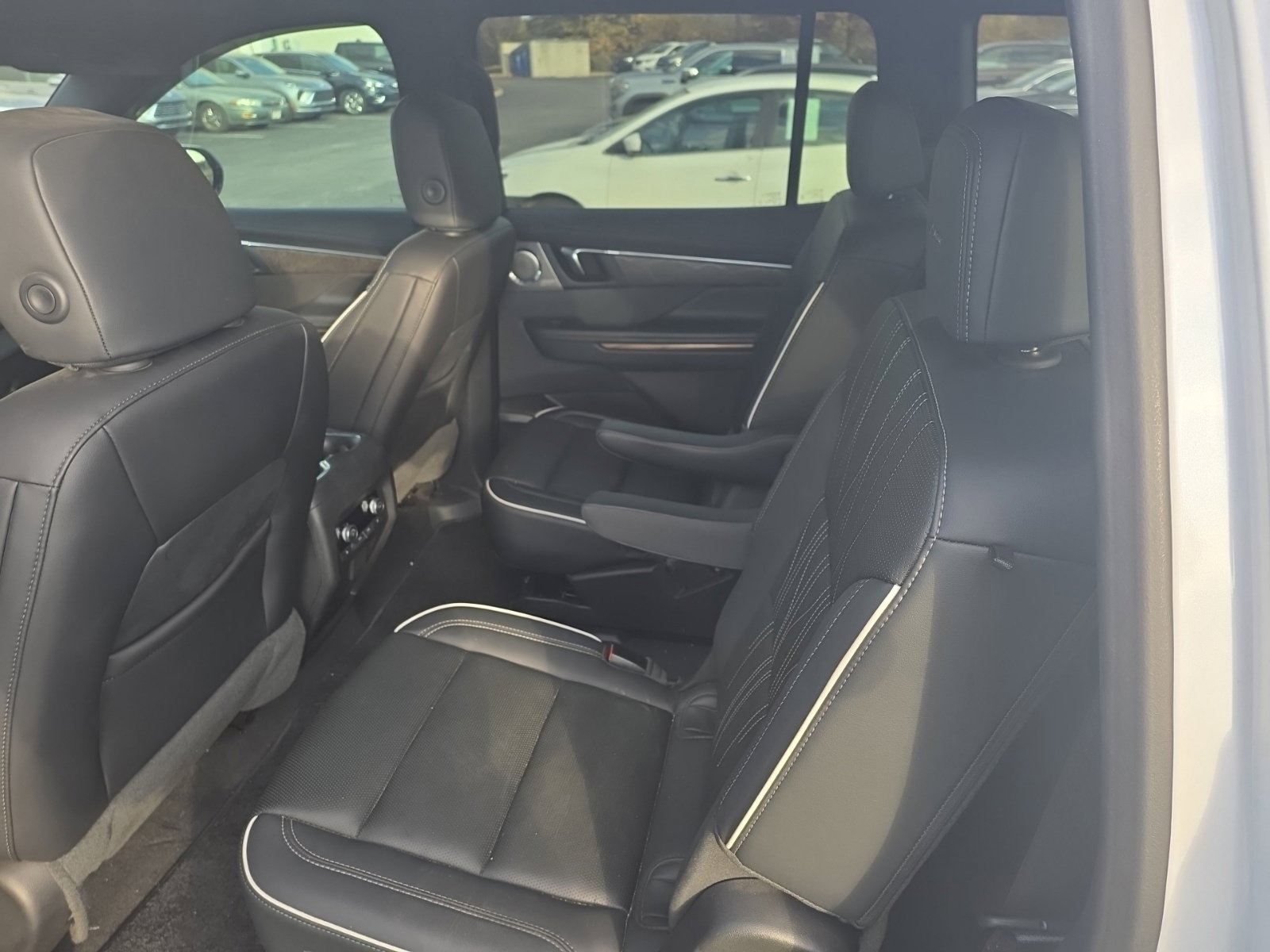 Used 2025 Buick Enclave Avenir FWD image 9