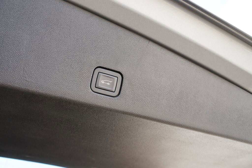 Used 2025 Cadillac XT6 Premium Luxury image 32