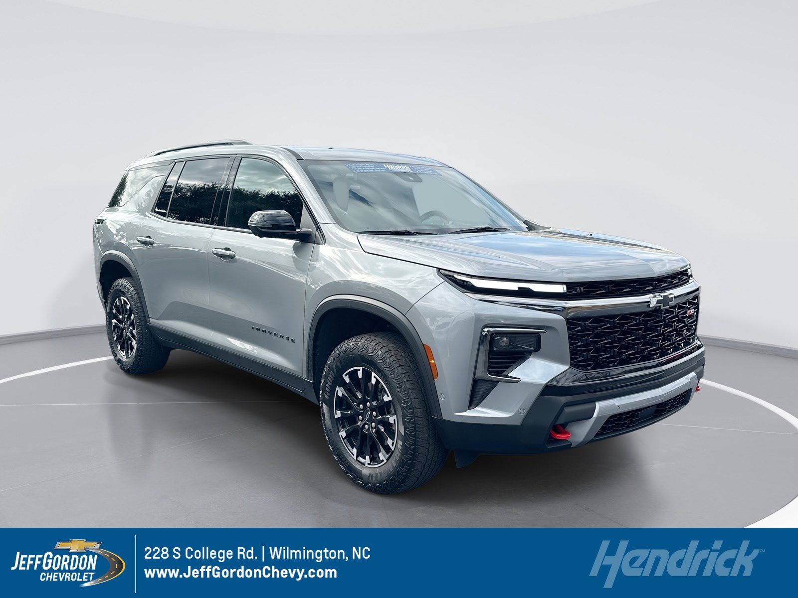 Used 2024 Chevrolet Traverse Z71 w/ Enhanced Driving Package image 1