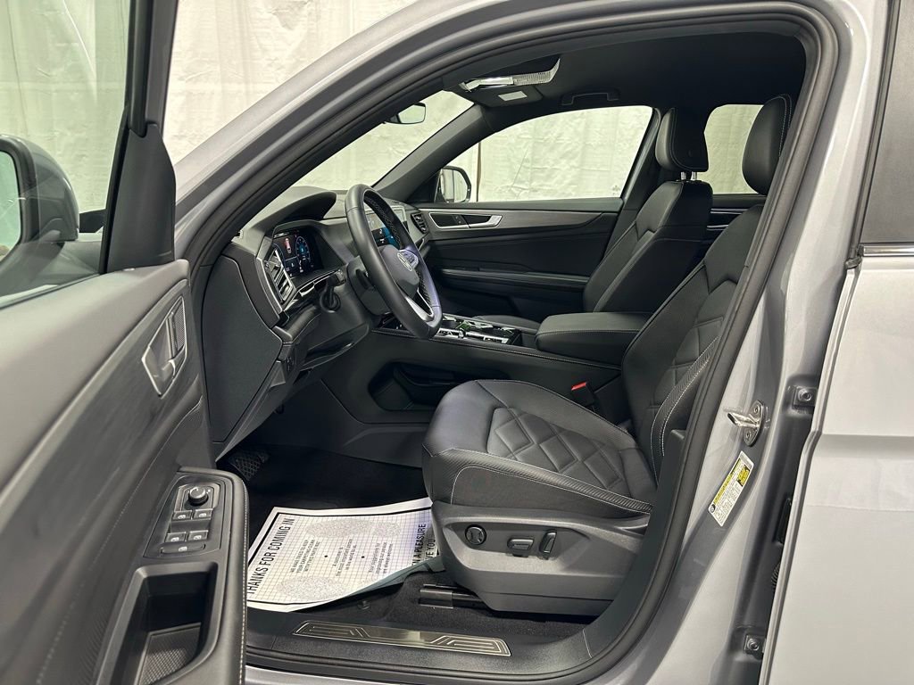 Used 2025 Volkswagen Atlas Cross Sport SE image 10