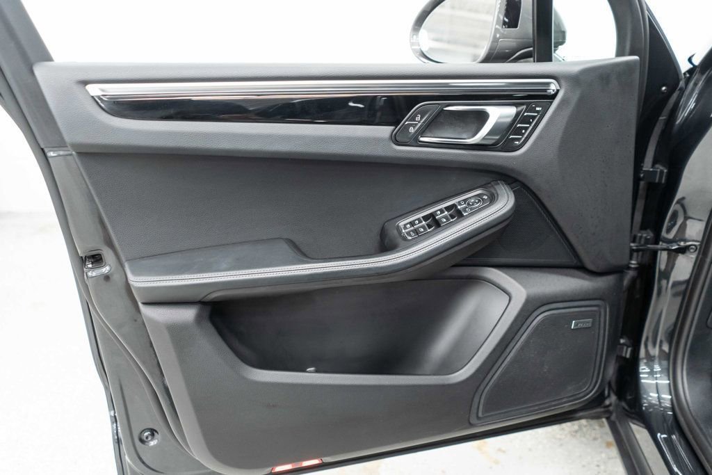 Used 2023 Porsche Macan Turbo image 14