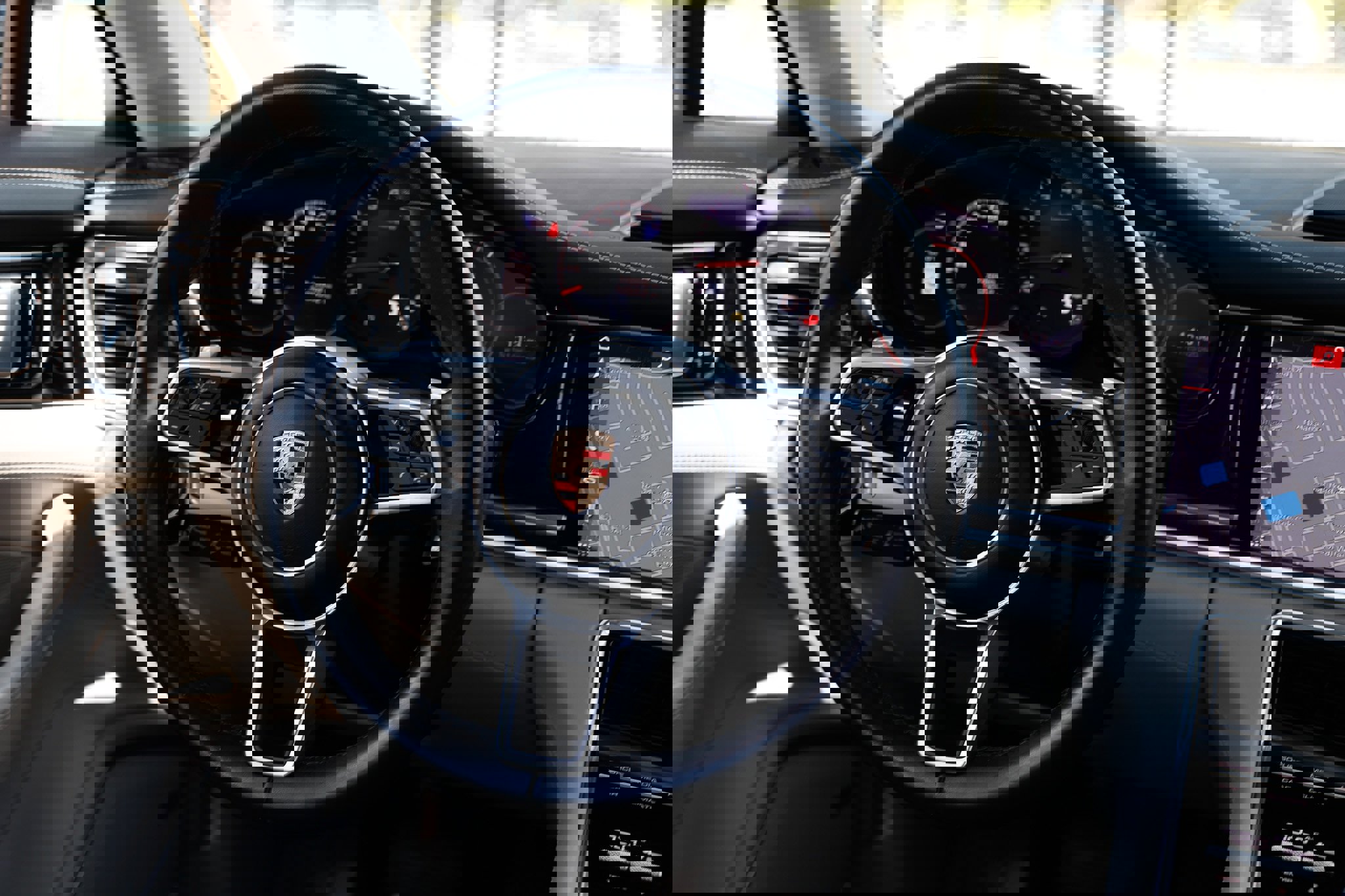 Used 2020 Porsche Panamera image 33