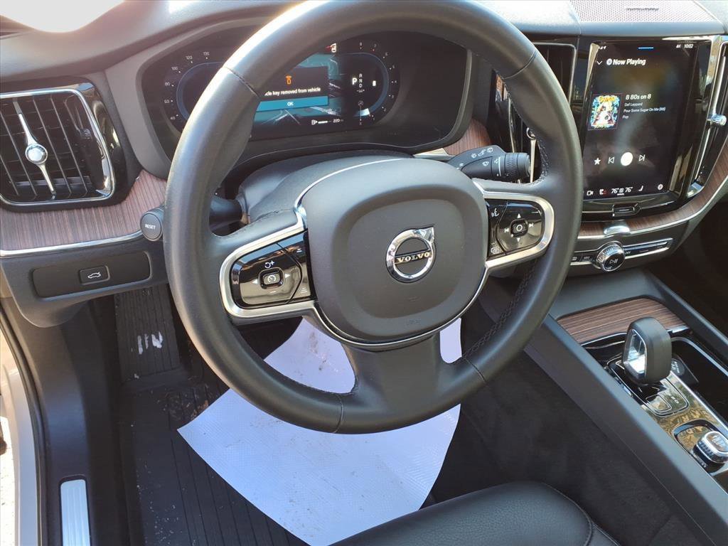 Used 2023 Volvo XC60 B5 Plus w/ Climate Package image 10