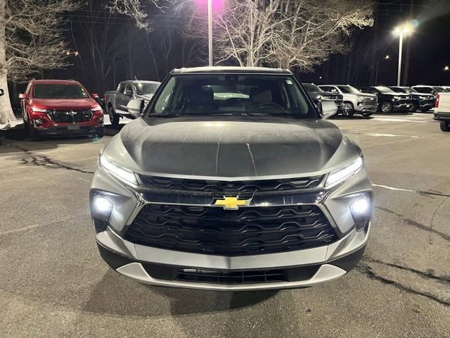 Used 2025 Chevrolet Blazer LT FWD image 3