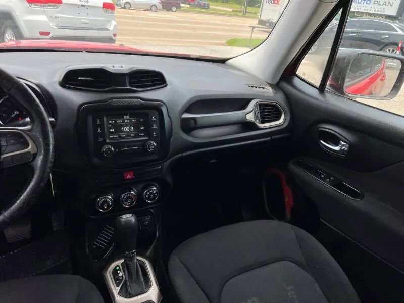 Used 2015 Jeep Renegade Latitude FWD image 16