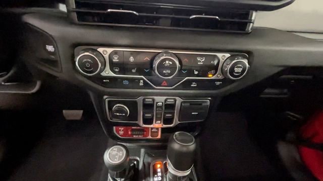 Used 2024 Jeep Wrangler Unlimited AWD/4WD image 35