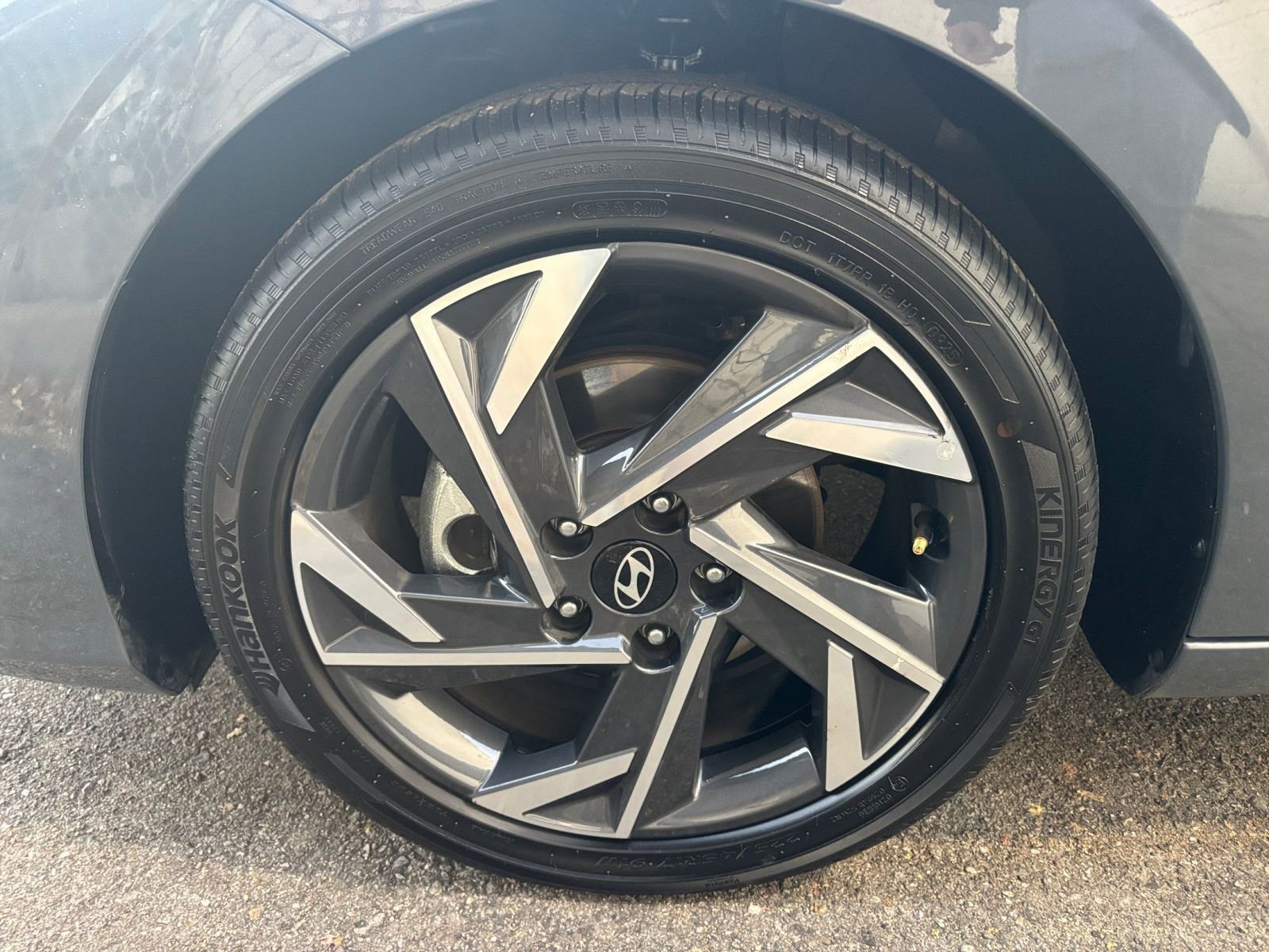 Used 2025 Hyundai Elantra Limited image 31