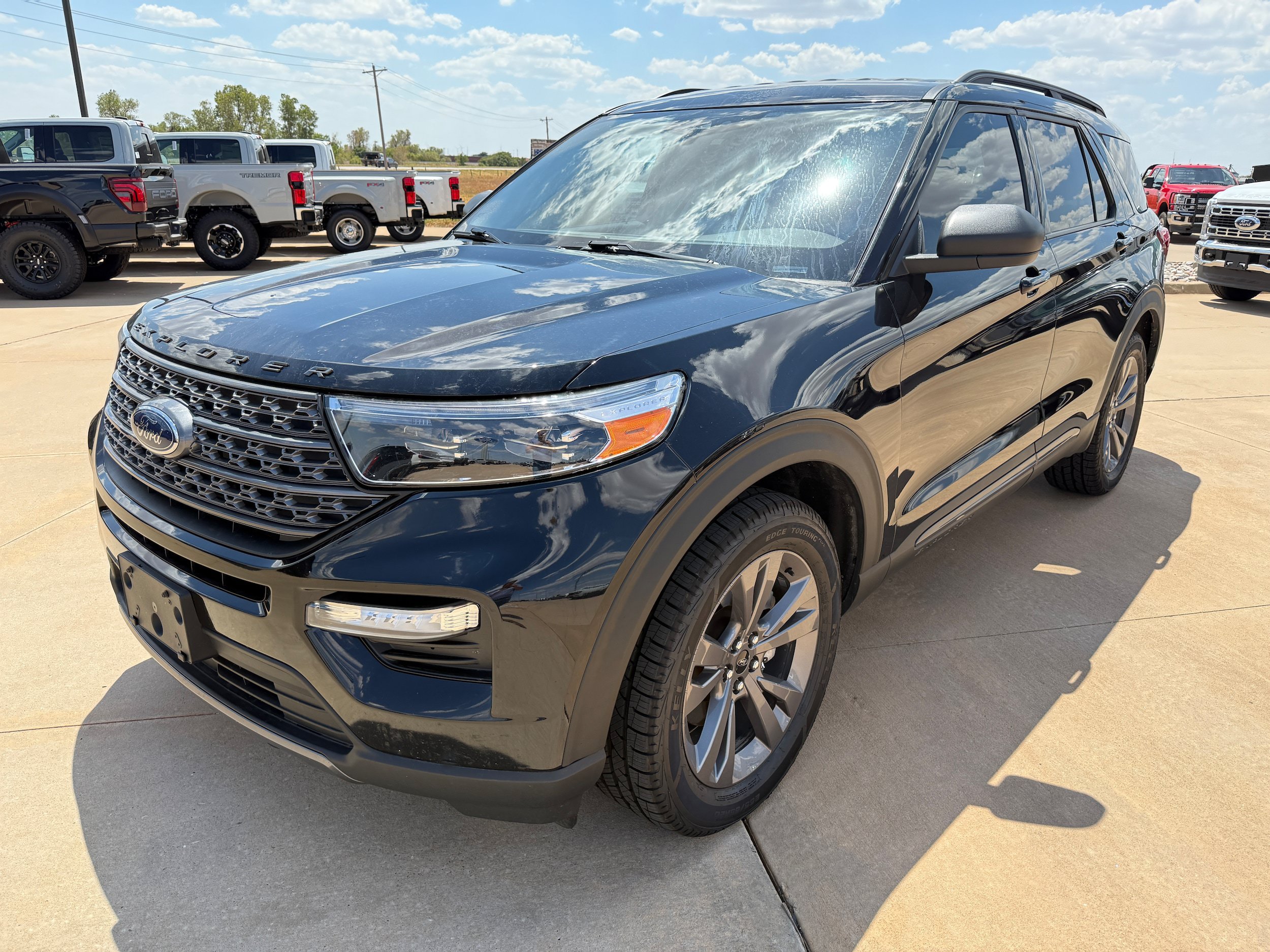 Used 2021 Ford Explorer XLT w/ Equipment Group 202A AWD/4WD image 3