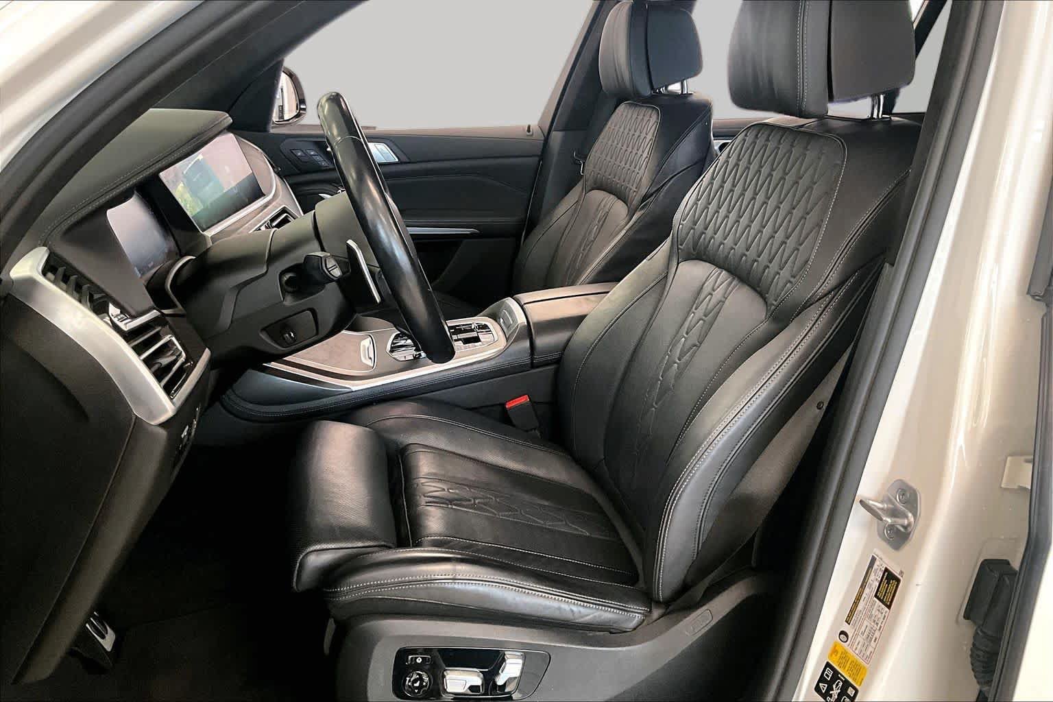 Used 2021 BMW X7 xDrive40i w/ M Sport Package AWD/4WD image 7