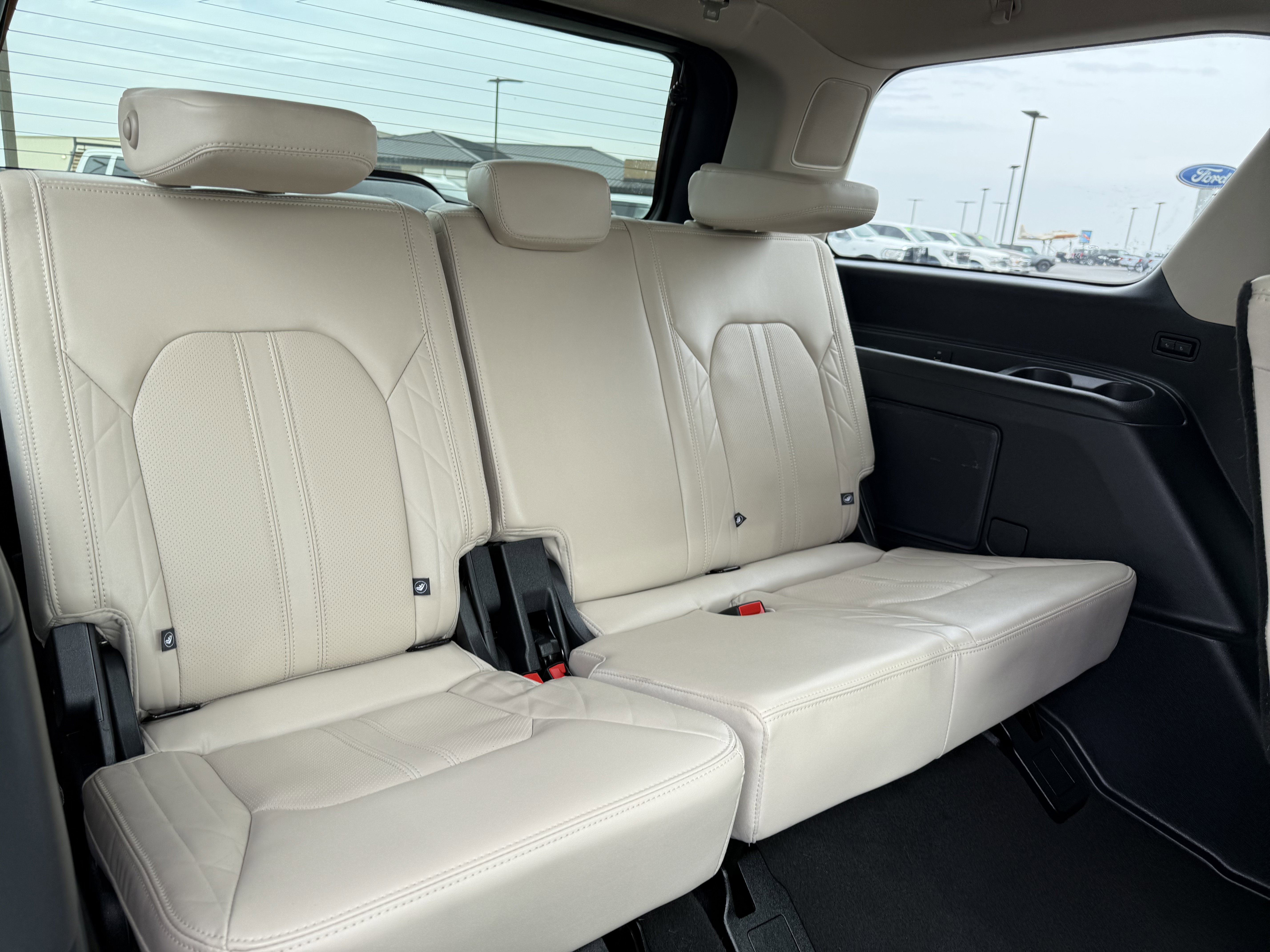 Used 2024 Ford Expedition Platinum image 12