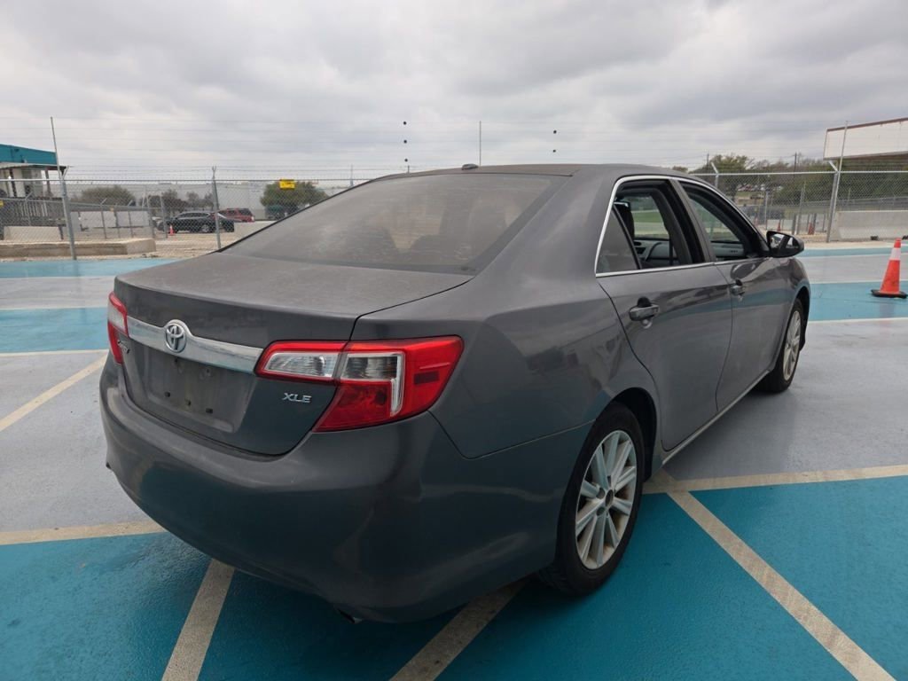 Used 2014 Toyota Camry XLE image 3