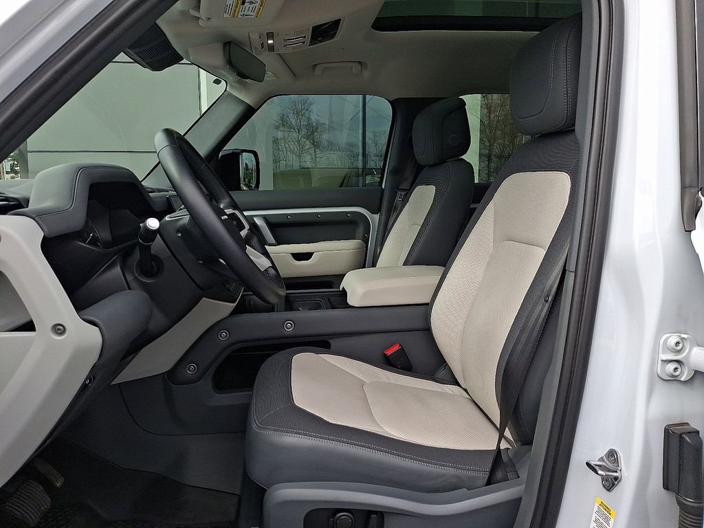 Used 2023 Land Rover Defender 110 X-Dynamic SE image 13