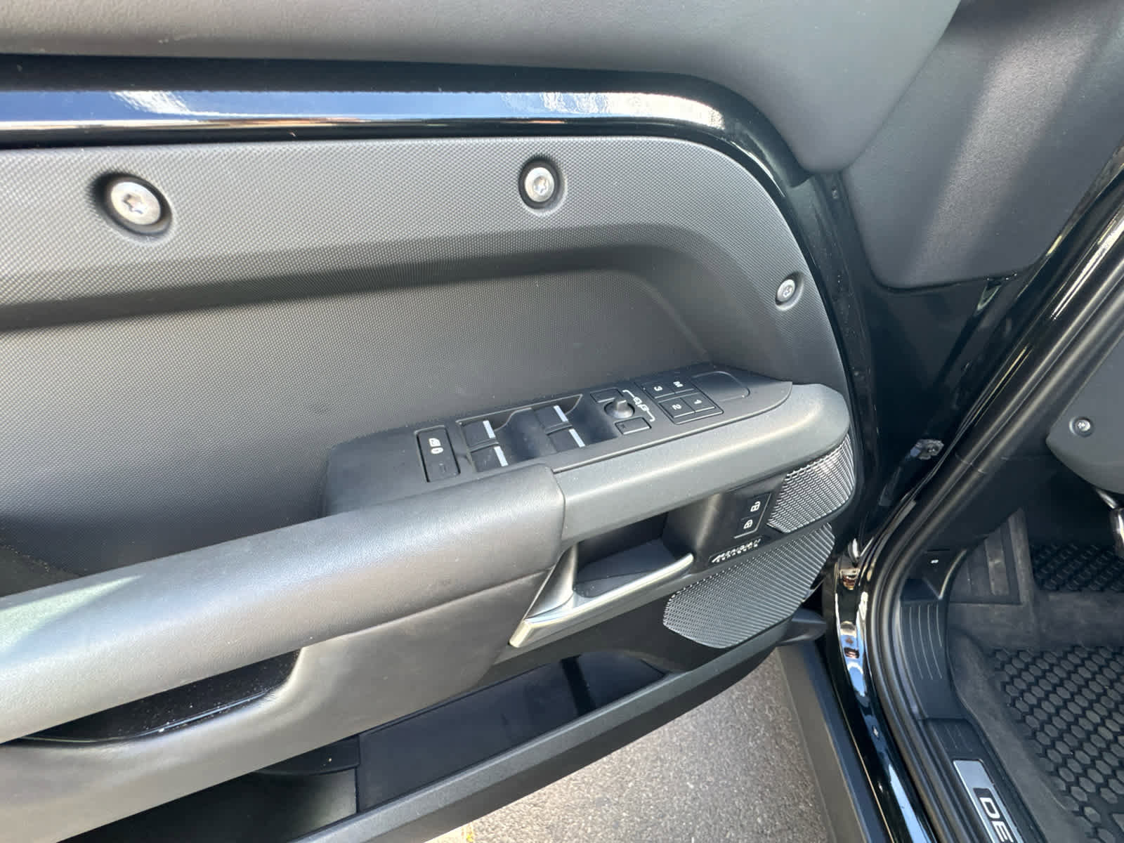 Used 2023 Land Rover Defender 110 X image 12