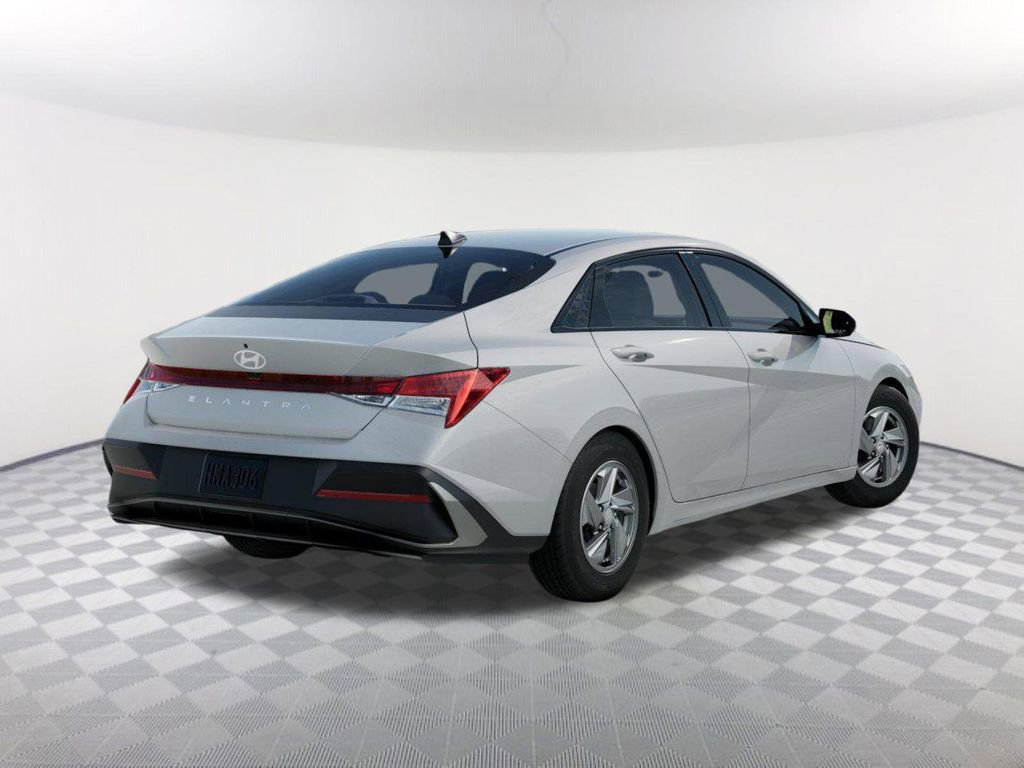 New 2026 Hyundai Elantra SE image 4