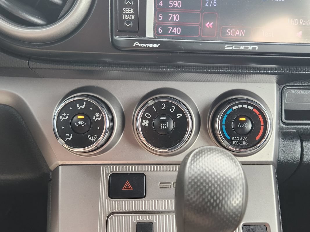 Used 2014 Scion xB FWD image 20