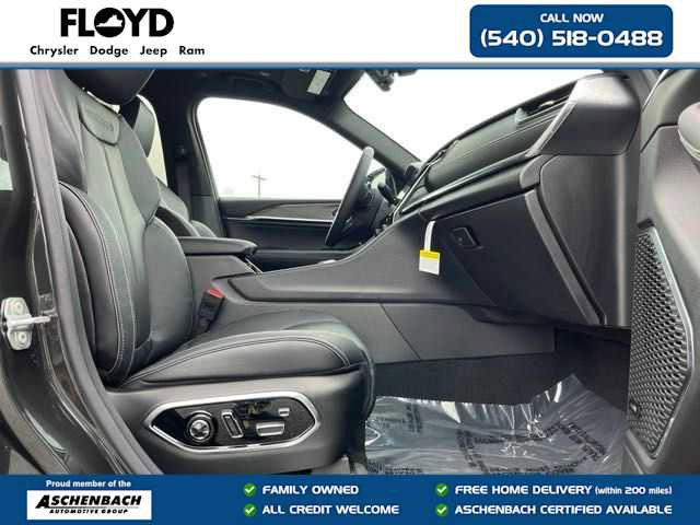 New 2025 Jeep Grand Cherokee L Overland w/ Luxury Tech Group IV image 36