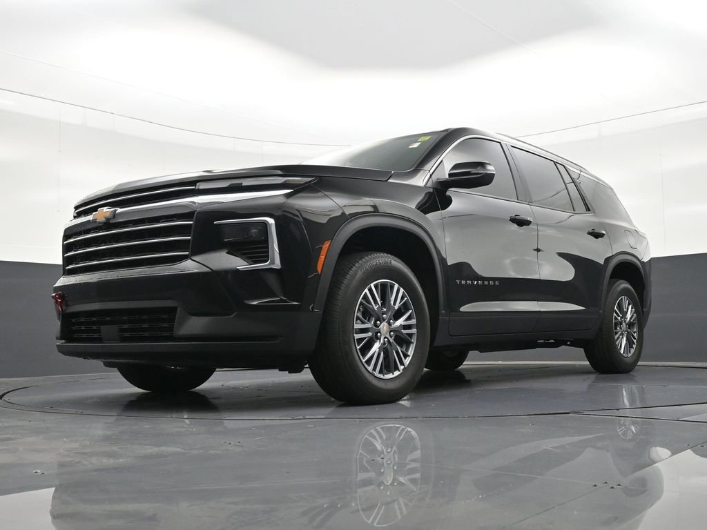 Used 2025 Chevrolet Traverse LT image 24