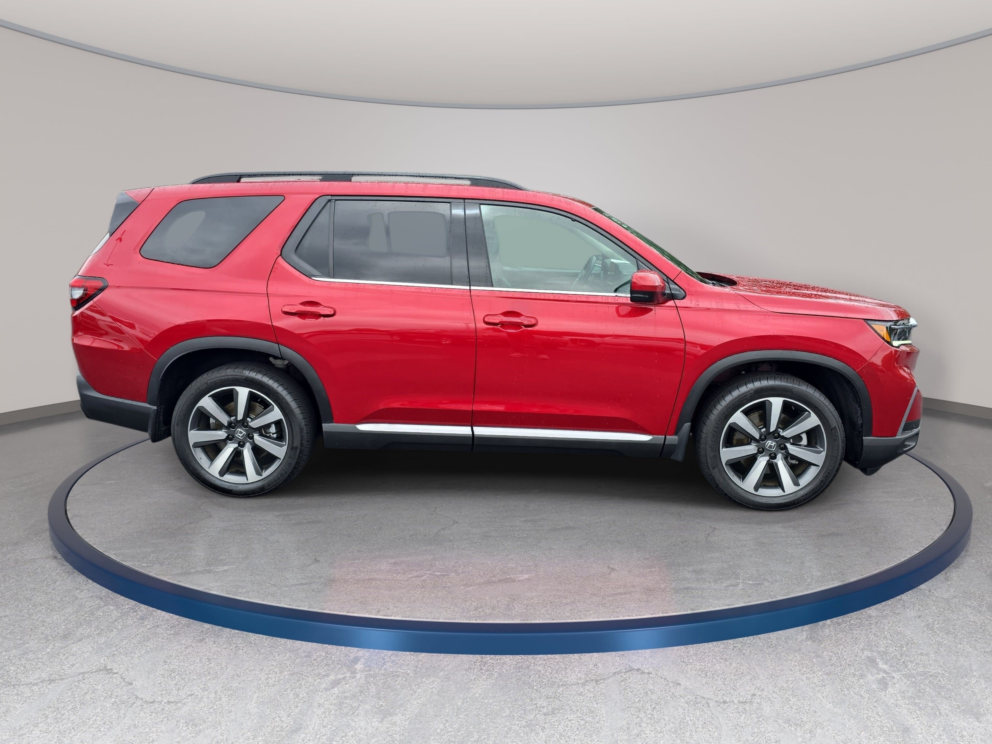 Used 2024 Honda Pilot Touring image 4