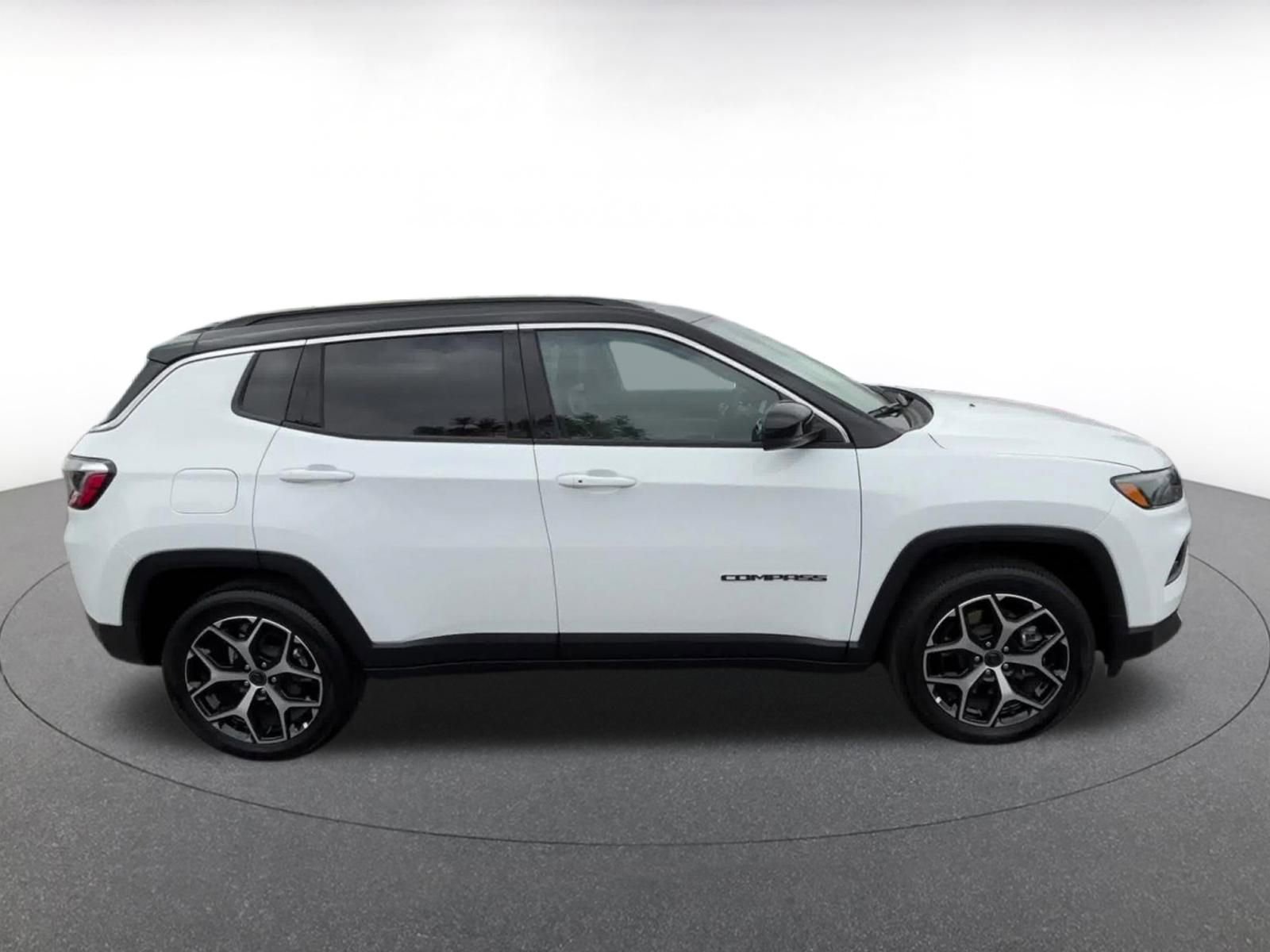 Used 2025 Jeep Compass Limited AWD/4WD image 16