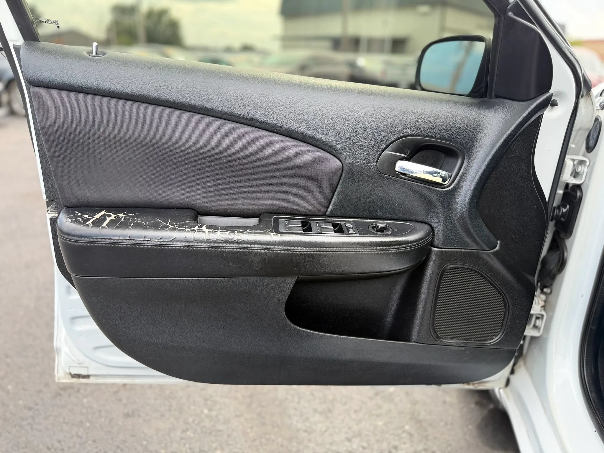 Used 2013 Chrysler 200 Touring FWD image 33