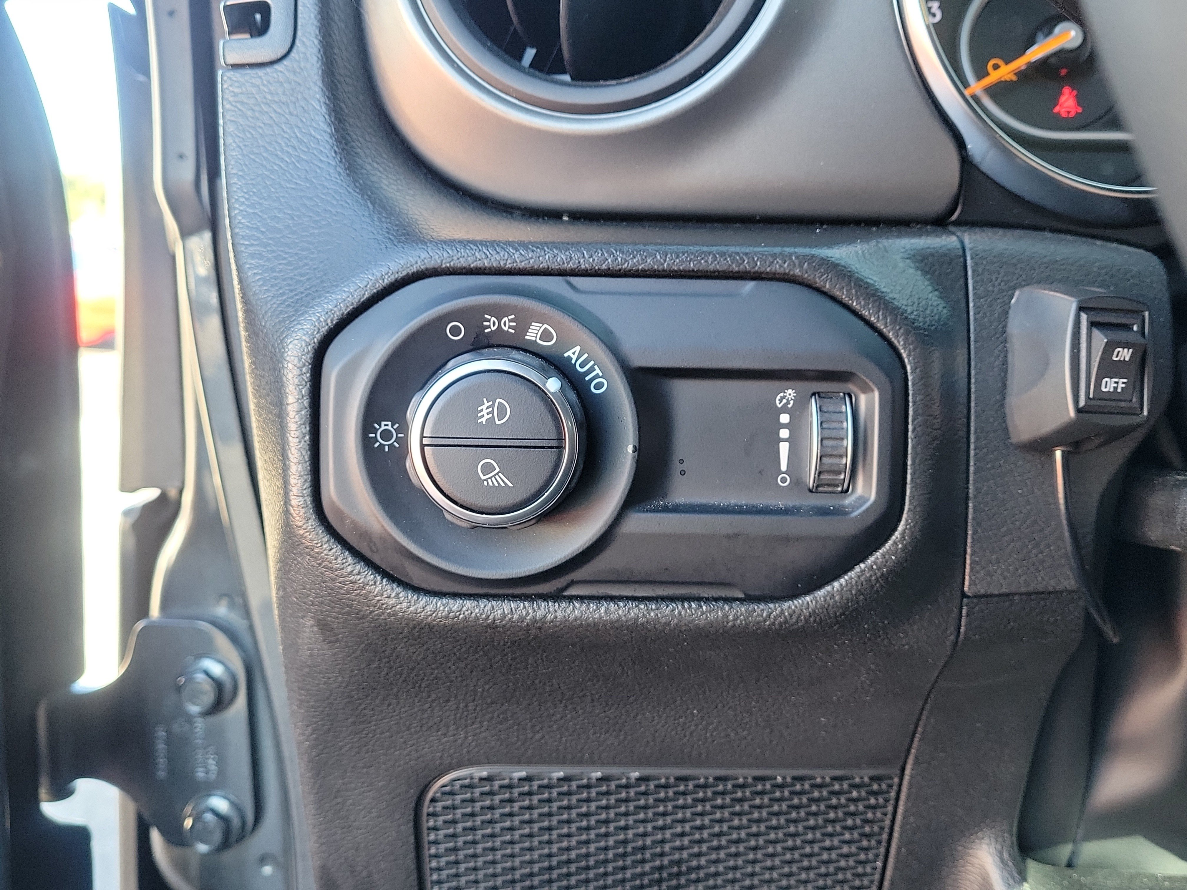 Used 2023 Jeep Gladiator Sport AWD/4WD image 23