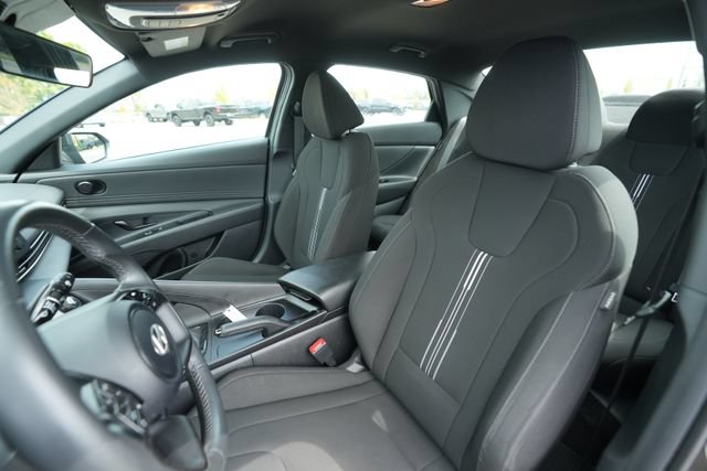 Used 2025 Hyundai Elantra Sport FWD image 39