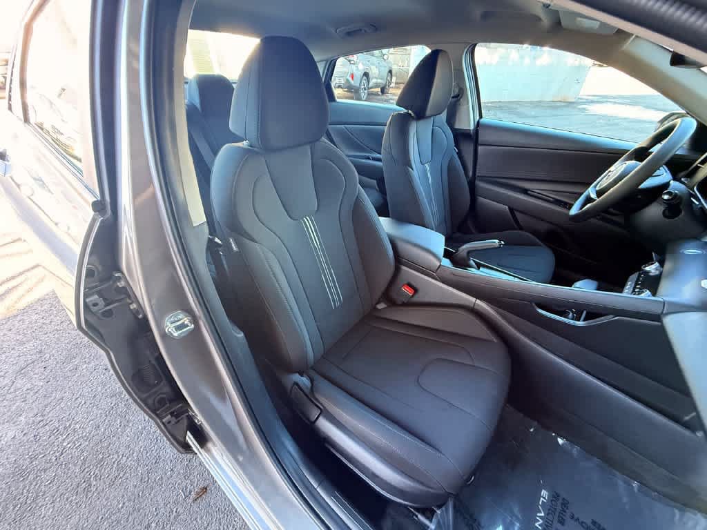Used 2023 Hyundai Elantra SEL w/ Cargo Package FWD image 12