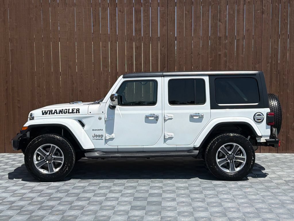 Used 2018 Jeep Wrangler Unlimited Sahara w/ Dual Top Group AWD/4WD image 15