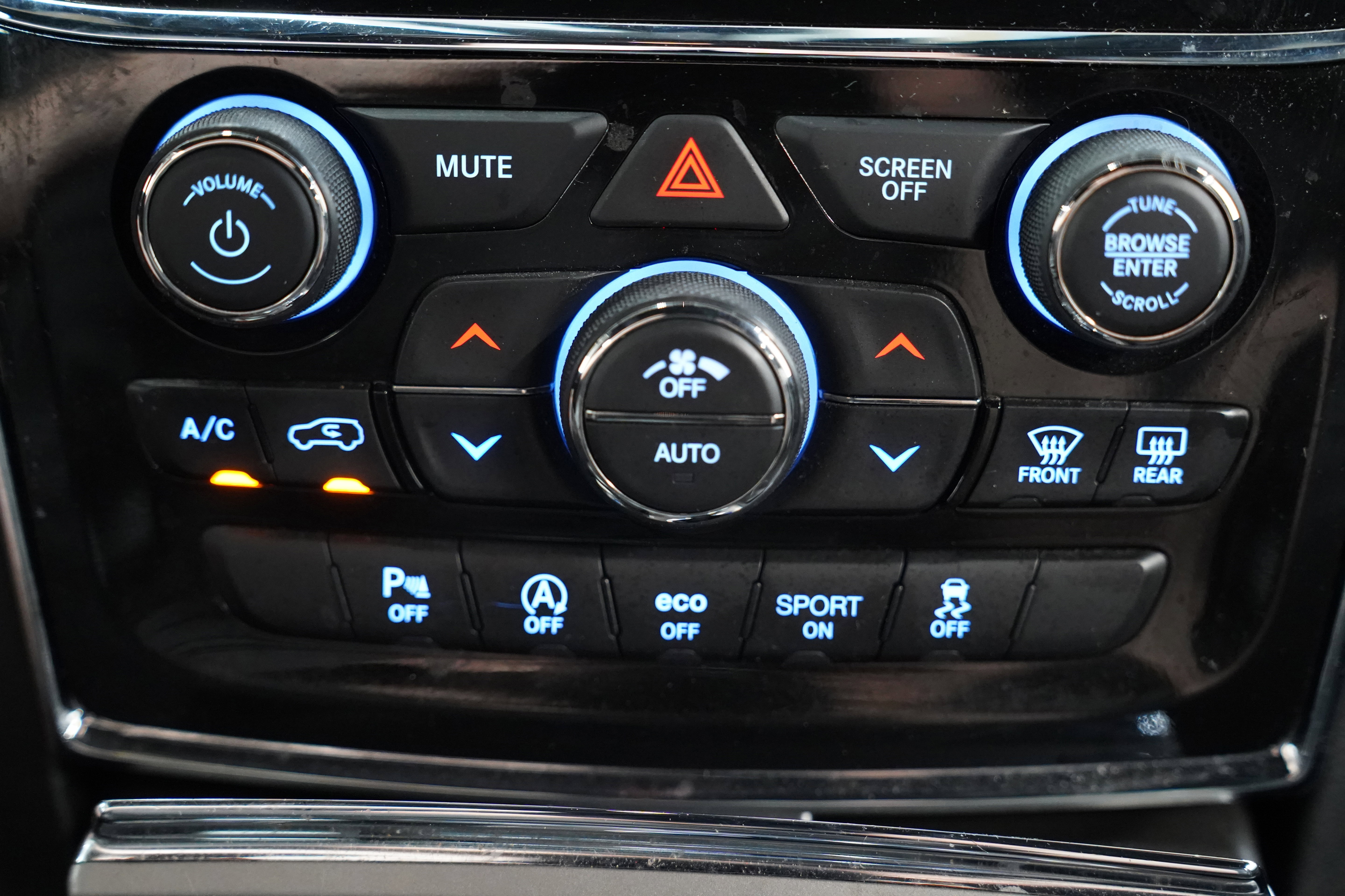 Used 2022 Jeep Grand Cherokee Limited AWD/4WD image 30