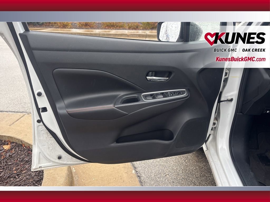 Used 2024 Nissan Versa SR image 7