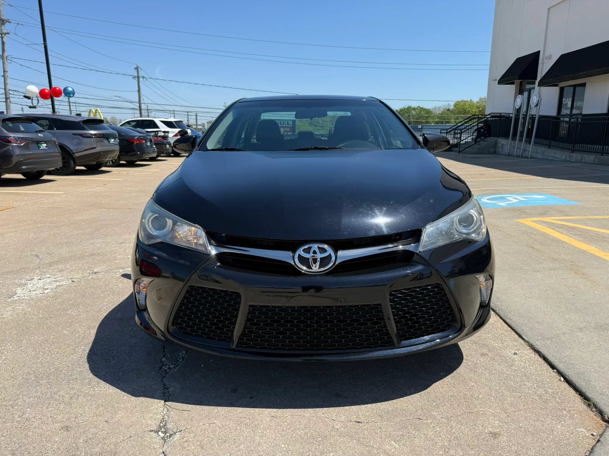 Used 2016 Toyota Camry SE FWD image 2