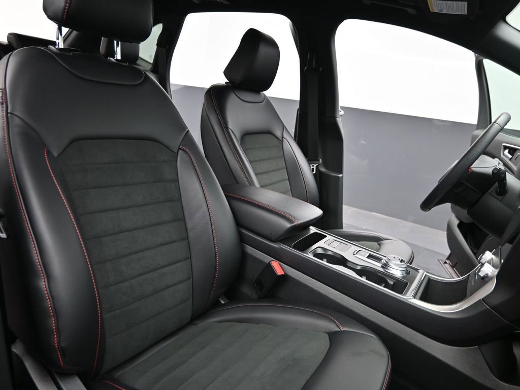 Used 2024 Ford Edge ST-Line image 24