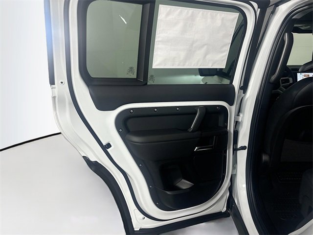 Used 2025 Land Rover Defender 130 S image 23