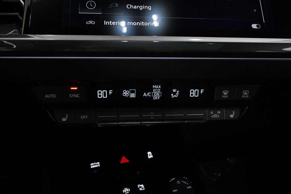 Used 2022 Audi Q4 e-tron Prestige image 32