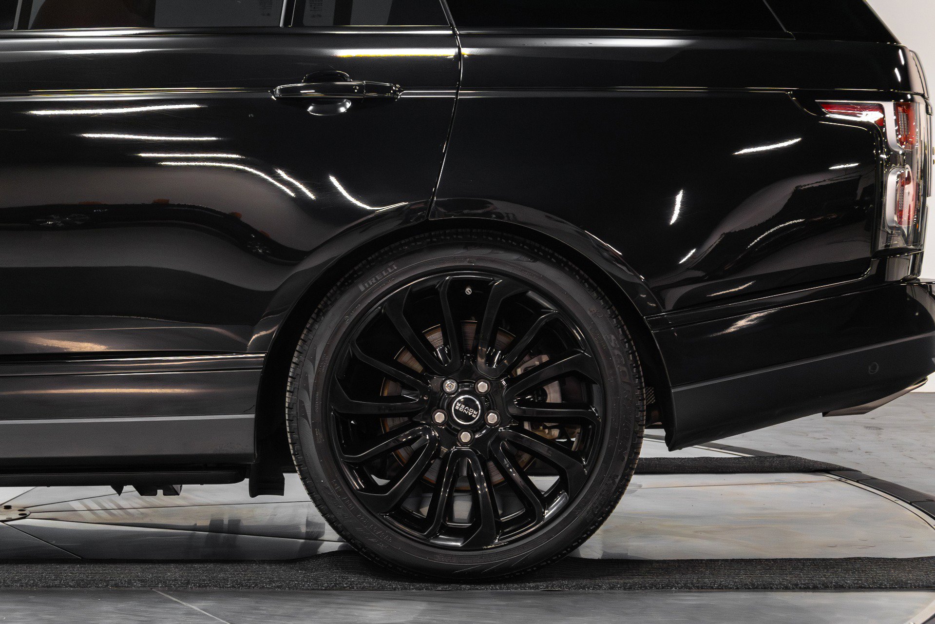 Used 2022 Land Rover Range Rover Autobiography image 29