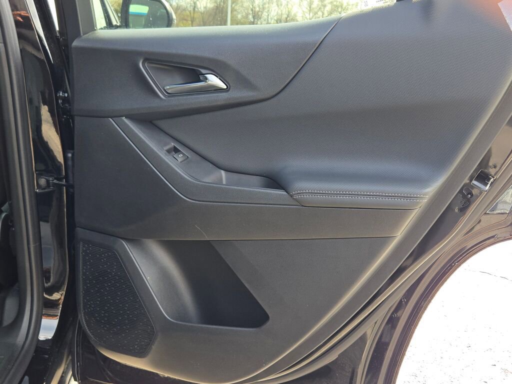 New 2026 Chevrolet Equinox LT AWD/4WD image 11