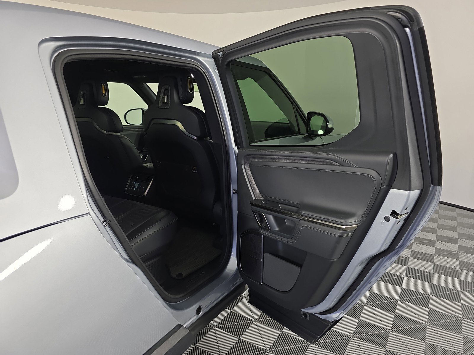Used 2022 Rivian R1T Adventure AWD/4WD image 19