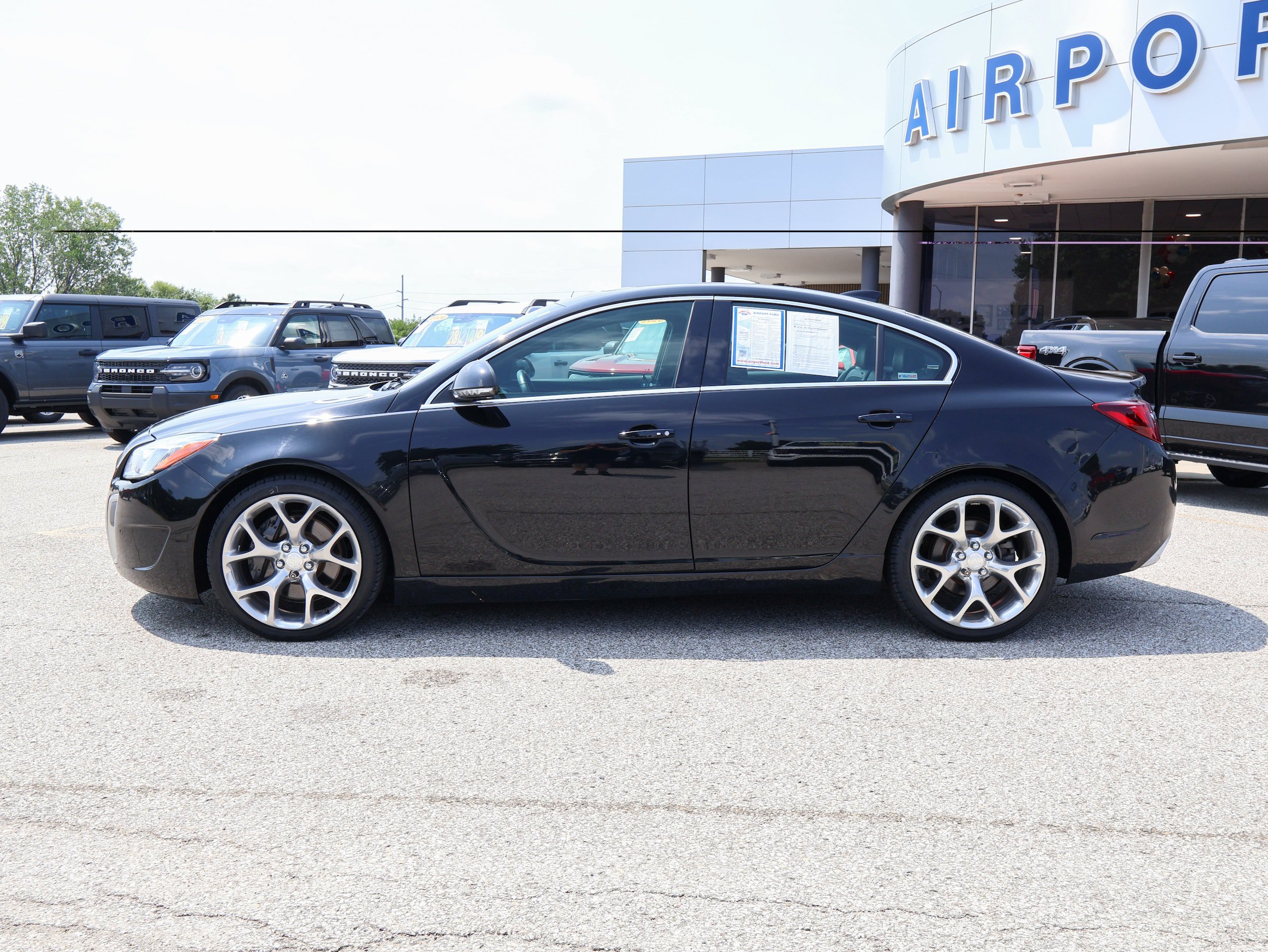 Used 2017 Buick Regal GS w/ Driver Confidence Package #1 AWD/4WD image 2
