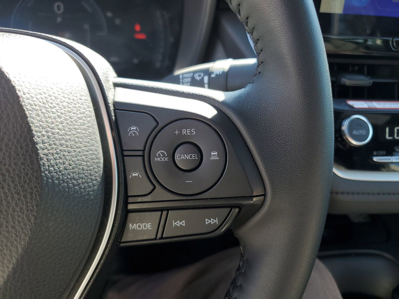 Certified 2025 Toyota Corolla SE w/ SE Premium Package image 22