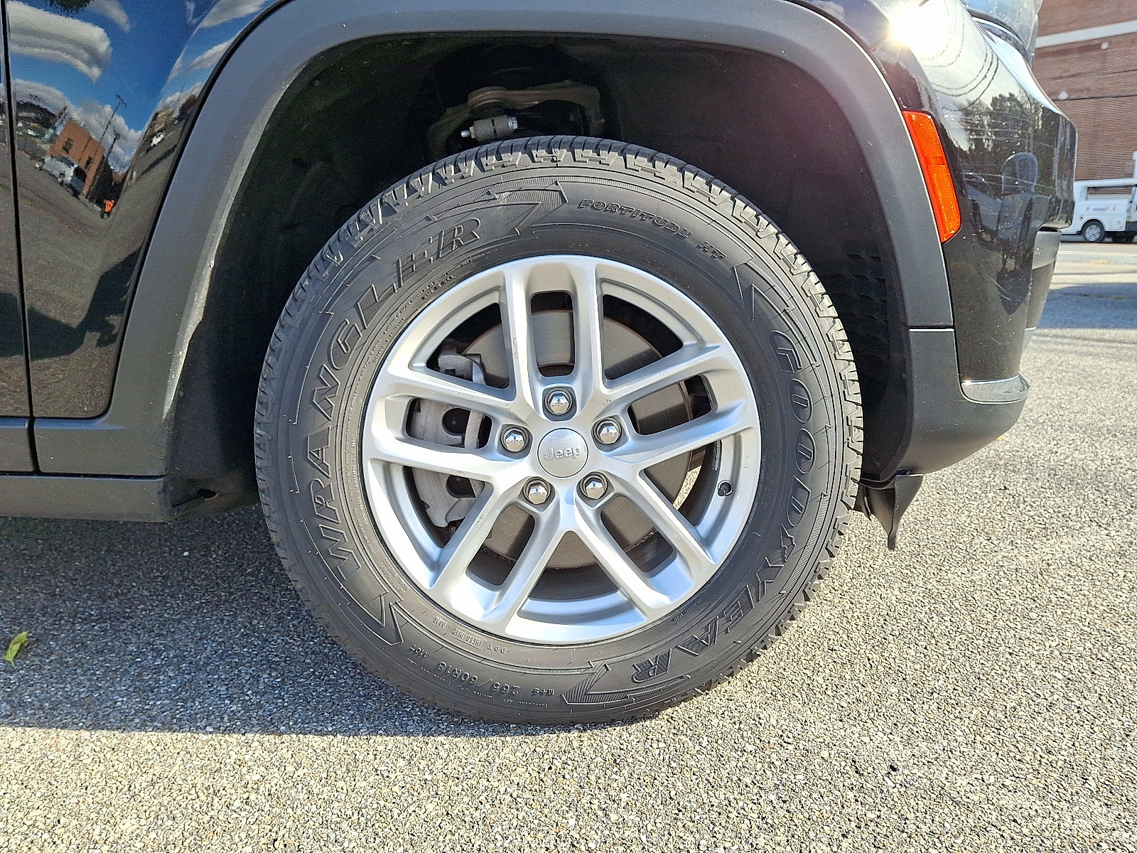 Used 2021 Jeep Grand Cherokee L Laredo w/ Luxury Tech Group I image 9