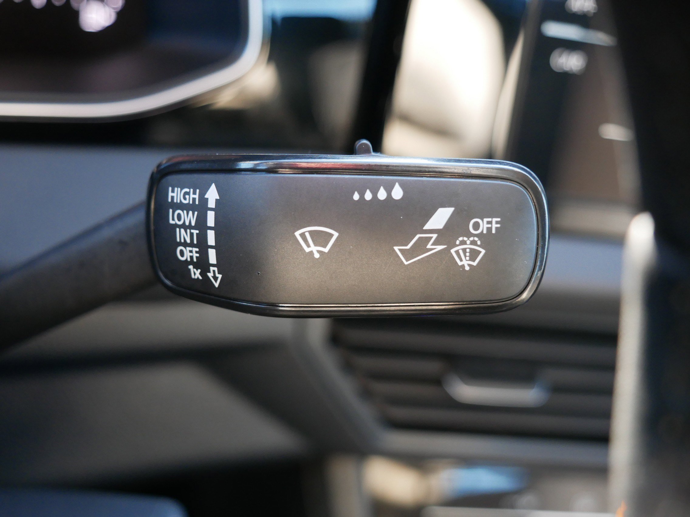 Used 2025 Volkswagen Jetta S image 31