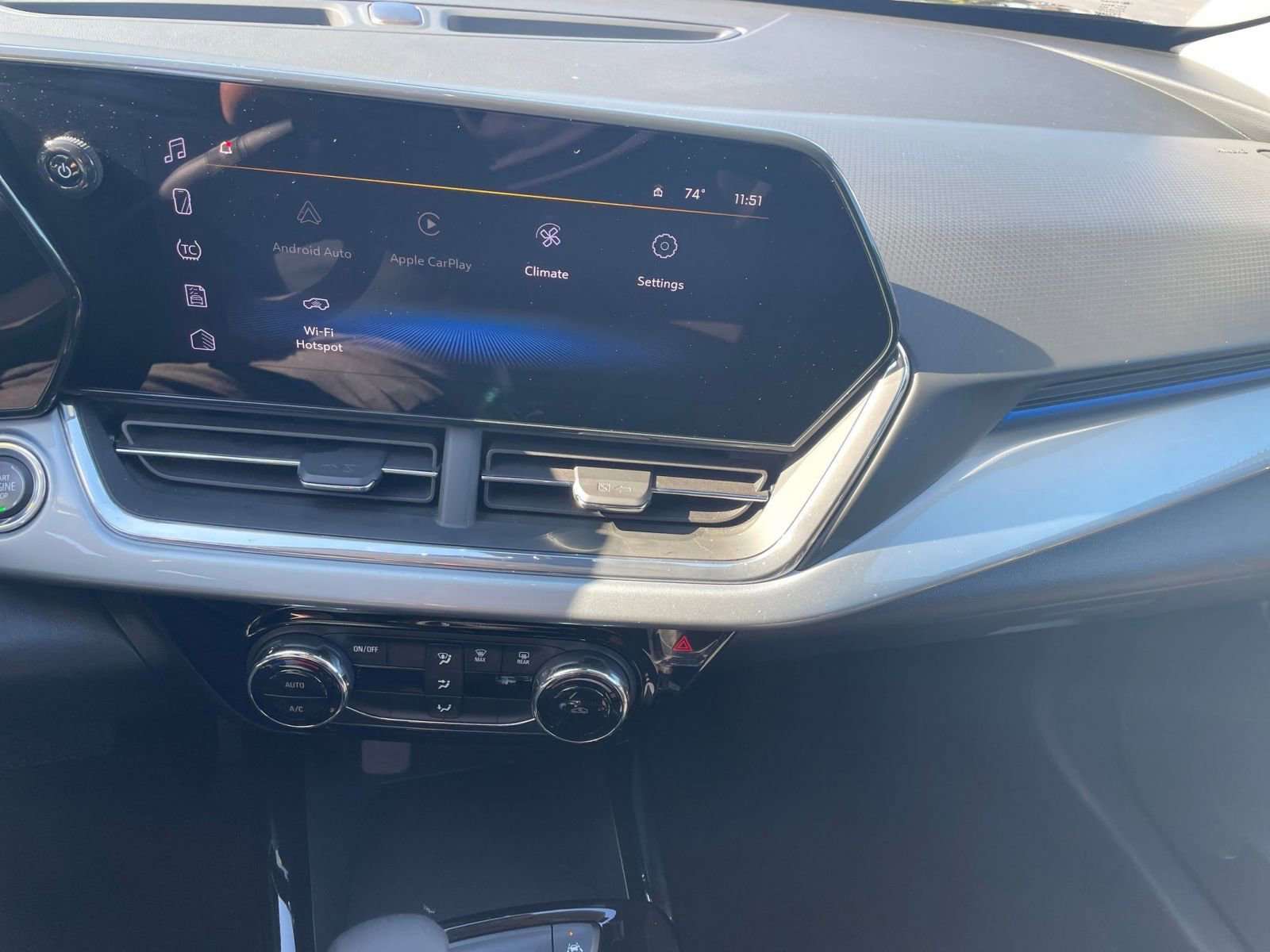 Used 2025 Chevrolet Trax LT image 18